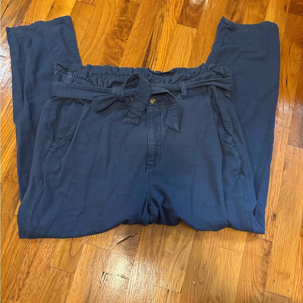 EUC Lauren Conrad paperbags pants
